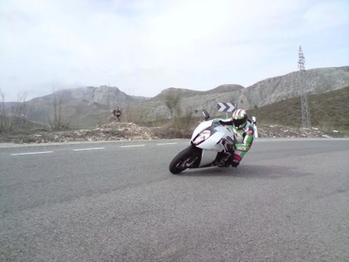 Prime impressioni sulla KTM RC8