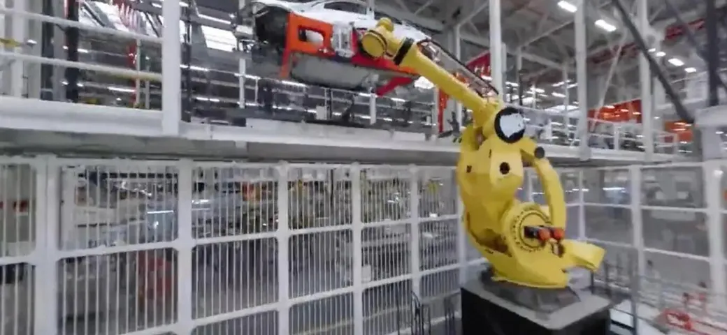 Tesla: il robot Godzilla è protagonista nella Gigafactory di Berlino [Video]