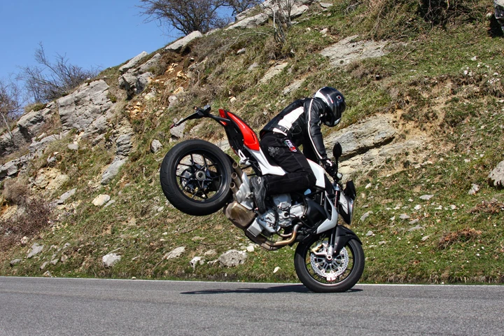 MV Agusta Brutale 800: prova su strada