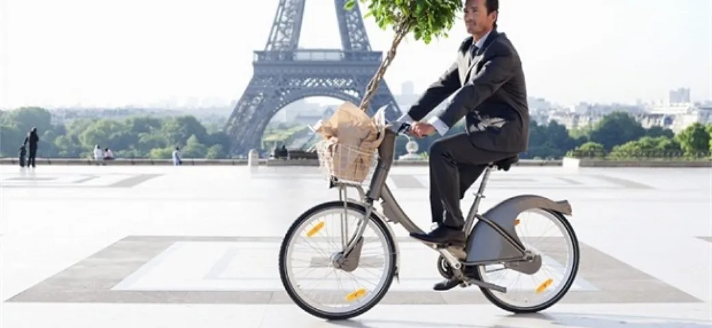 In Francia le pubblicità di auto dovranno essere più “sostenibili”