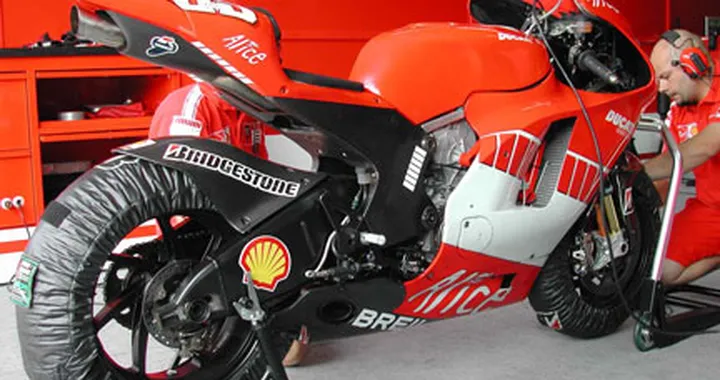 Anteprima Ducati Gp7 800