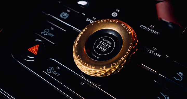 Bentley Mulliner Batur: 210 grammi di oro per gli interni