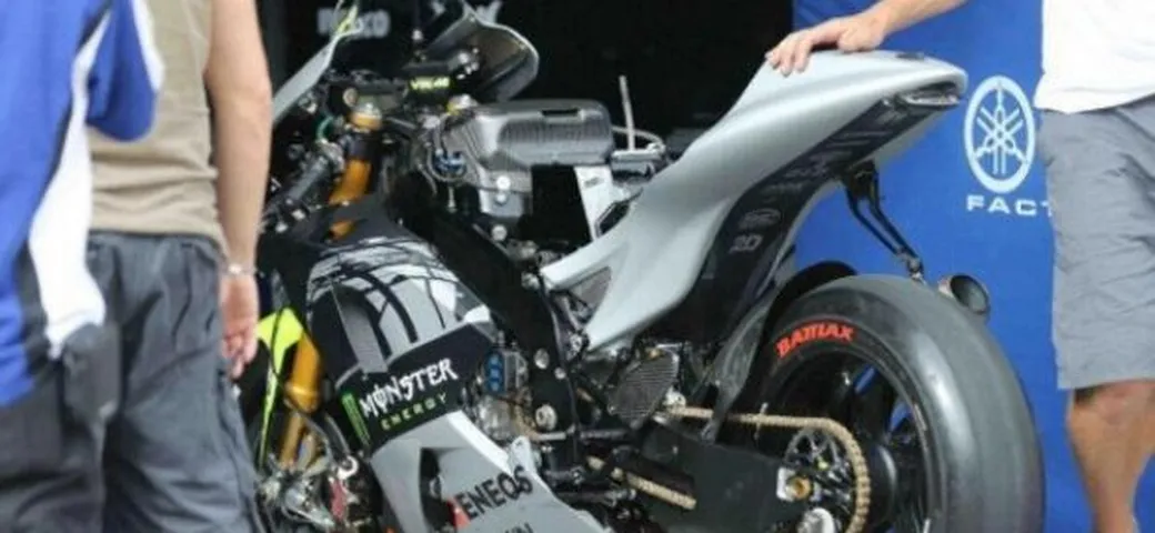 La Yamaha M1 di Rossi si svela su Twitter