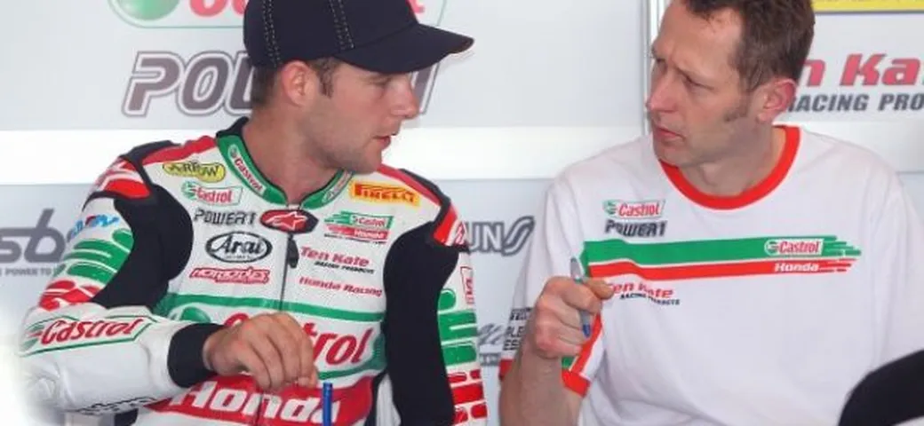 WSBK: incidente per Jonathan Rea portato subito in ospedale. Problemi al collo ma lunedì sarà di nuovo in pista