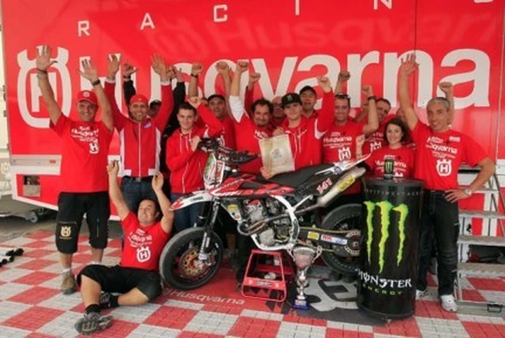 Campionato del Mondo Supermoto: Adrien Chareyre e Husqvarna fanno loro il titolo S2