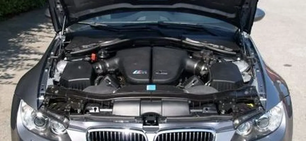 Una finta Bmw M3 E92 con motore V10