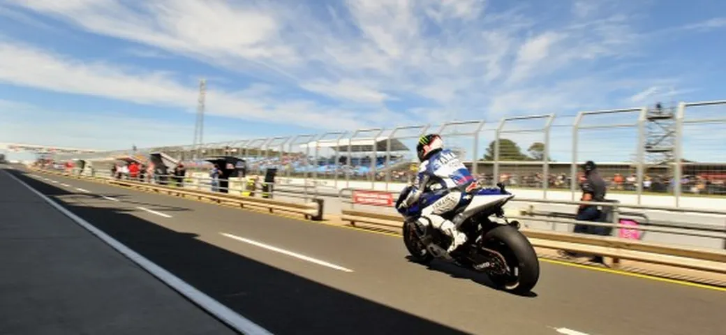 Phillip Island, i piloti MotoGP costretti a correre con… due moto. Problema sicurezza gomme!