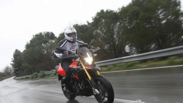Aprilia Dorsoduro 1200 MY 2012: il Test di Motoblog