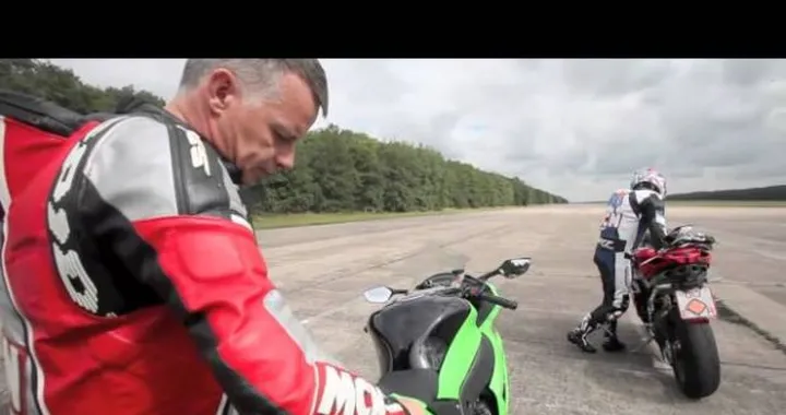 MV Agusta F4RR sfida la BMW S1000RR e la Kawasaki ZX-10R /video