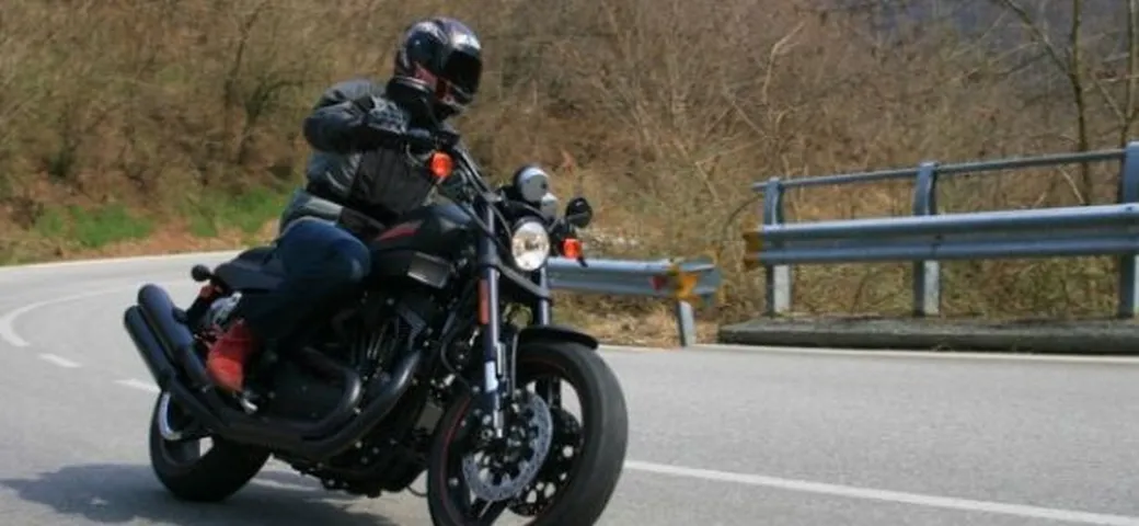 TEST Harley-Davidson XR1200X, personalità da vendere
