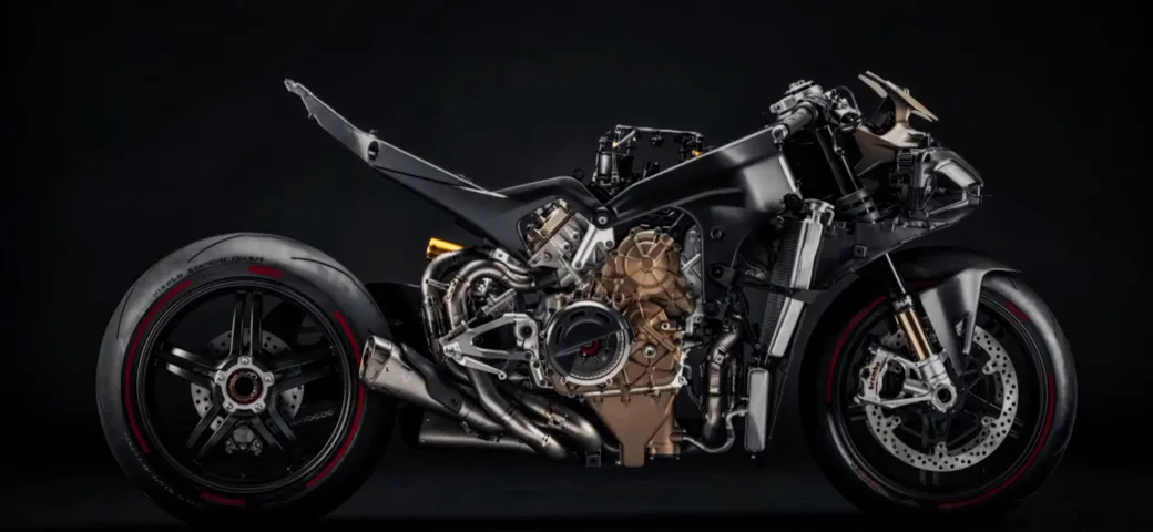 Ducati Panigale V4 Superleggera senza veli: ecco foto e video