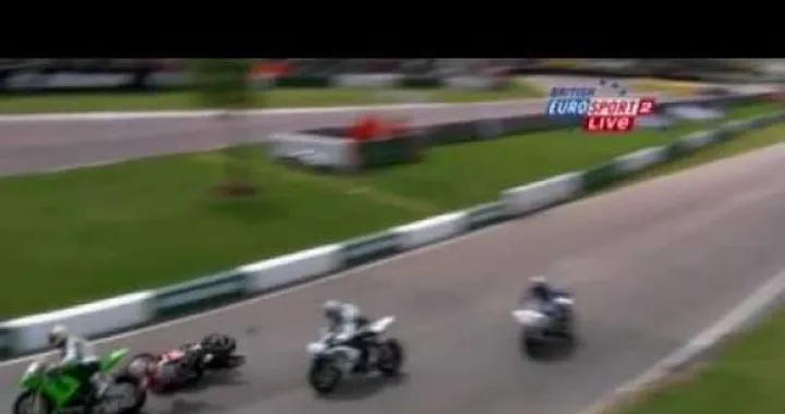 BSB: Spettacolare incidente di Joshua Brookes a Mallory Park