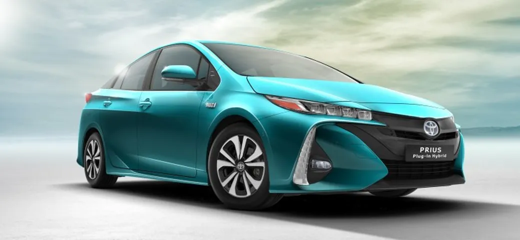 Toyota spiega perché è meglio il full-hybrid del 100% elettrico