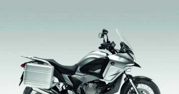 Honda annuncia l'arrivo della Crosstourer al prossimo salone dell'Eicma
