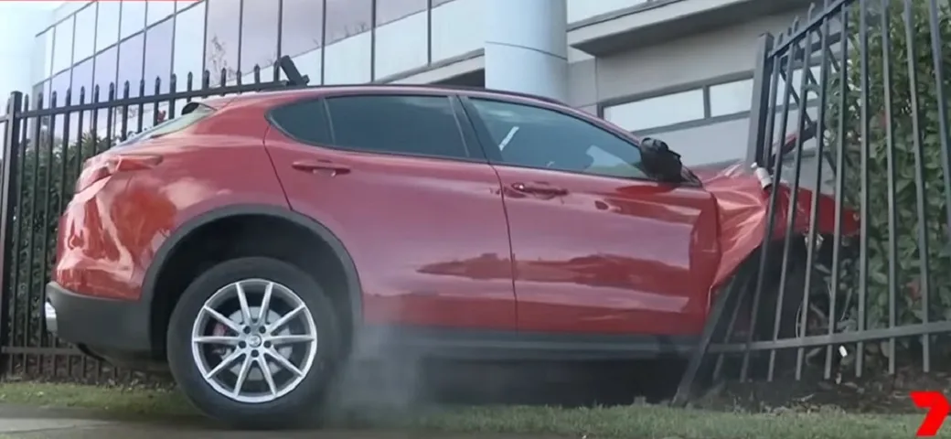 Alfa Romeo Stelvio rubato semina il panico dopo un inseguimento con la polizia [VIDEO]
