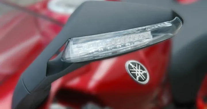 Specchietto Giugiaro-Barrac per R1 ed R6 2006