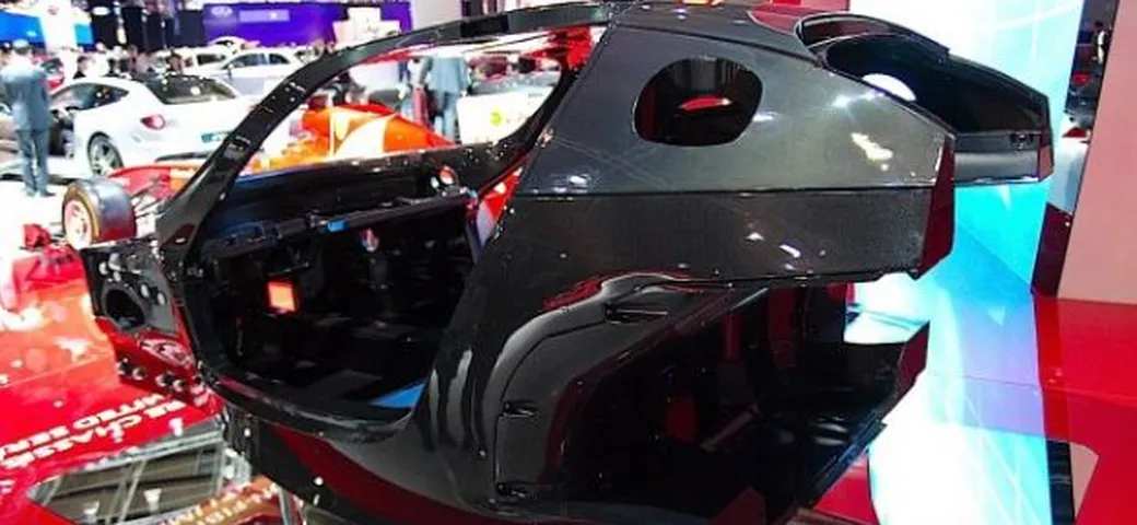 Ferrari: il telaio della F70 al Salone di Parigi 2012 Live