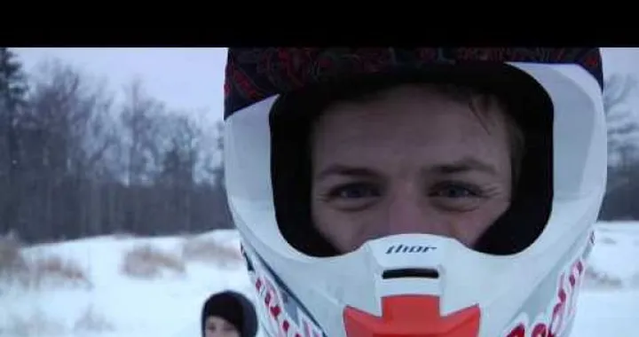 Backflip di Travis Pastrana in motoslitta
