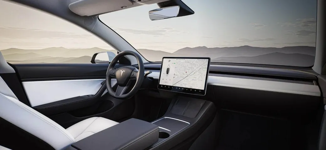 Un informatico sostiene di controllare 20 Tesla in remoto