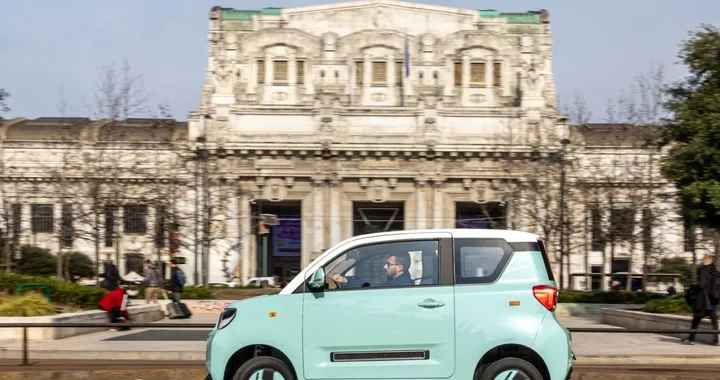 Questo quadriciclo elettrico sfida le citycar: due posti e una buona autonomia