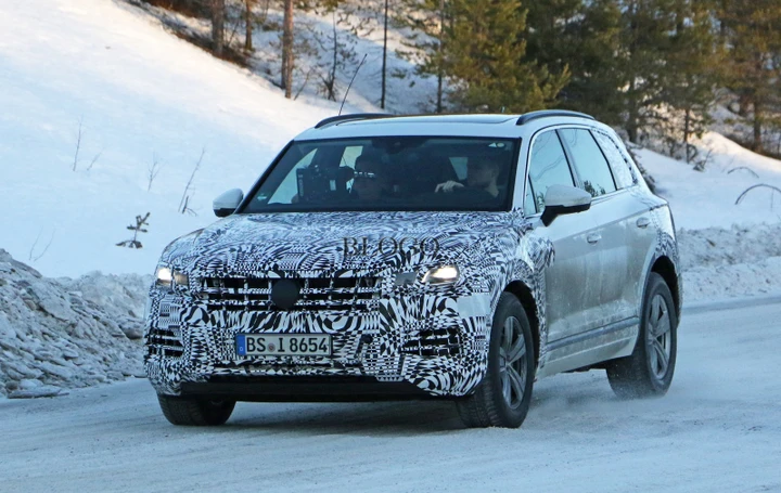Volkswagen Touareg: nuove foto spia sulla neve
