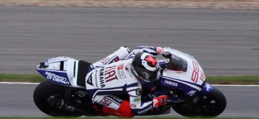 MotoGP: Jorge Lorenzo domina a Silverstone, sul podio anche Dovizioso e Spies