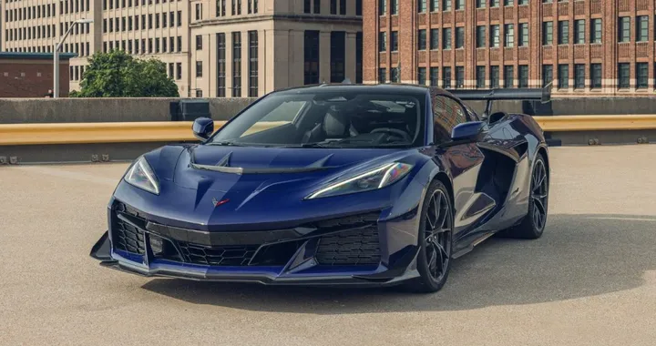 Chevrolet Corvette ZR1 2025: la supercar da 1.064 CV che fa discutere per il prezzo