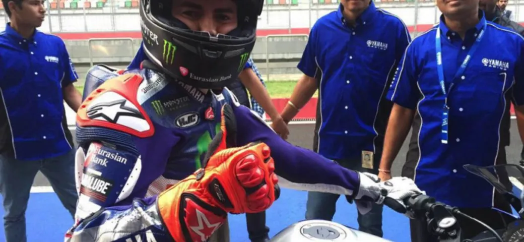 MotoGP: Jorge Lorenzo in pista in India con la Yamaha R3