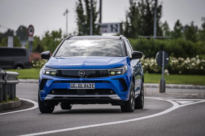 Nuova Opel Grandland: primo contatto con il SUV del Fulmine