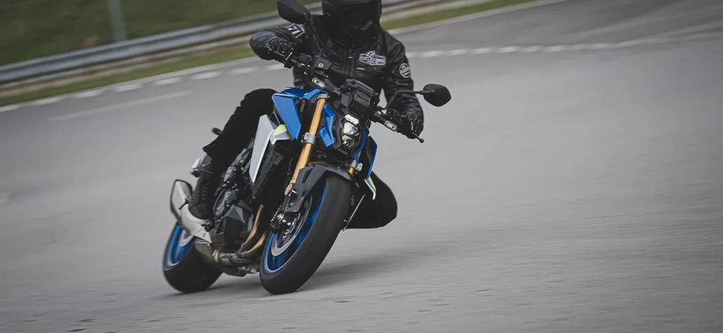 Suzuki svela la nuova GSX-S1000 2021: caratteristiche, disponibilità e prezzi