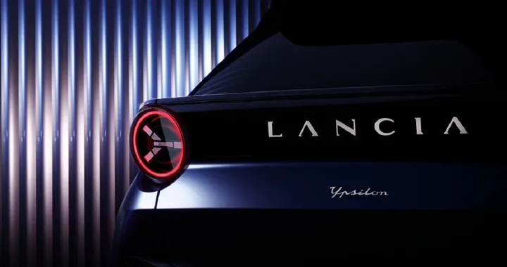 Nuova Lancia Ypsilon: svelato il posteriore nella nuova immagine teaser
