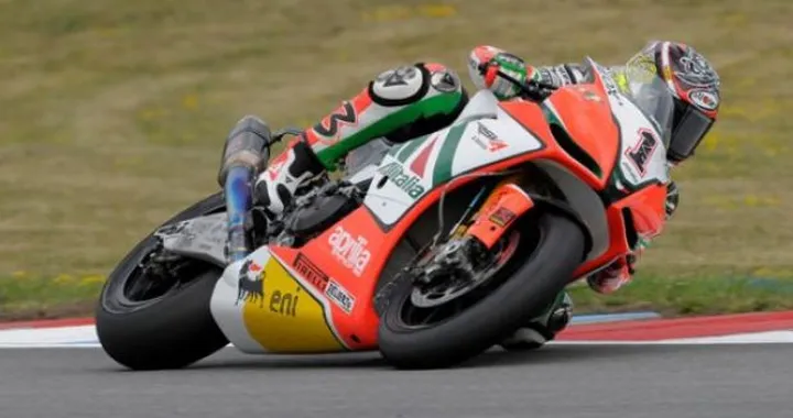 WSBK: Gara2 fotocopia a Brno, ma questa volta a vincere è Max Biaggi. Melandri subito dietro e Checa terzo.