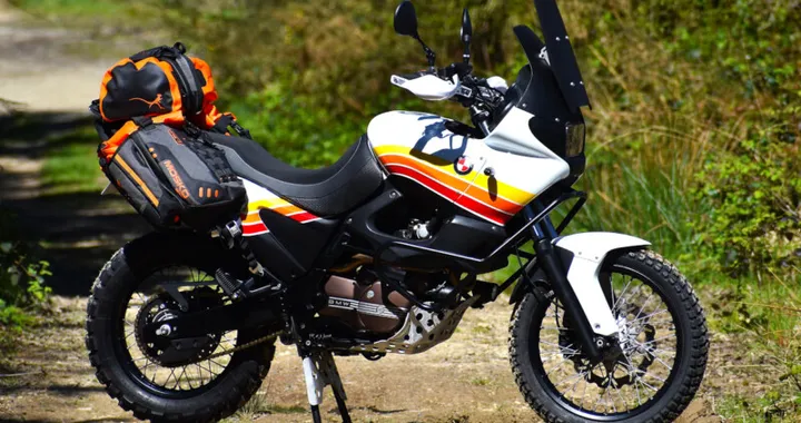 F650 Funduro Sunset Runner: come trasformare un’enduro anni ’90