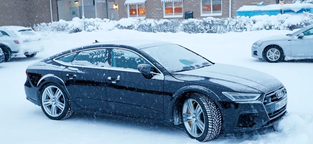 Nuova Audi RS7: foto spia sulla neve