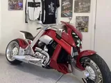 Travertson V-REX: il bolide alieno con motore Harley che ora puoi avere tu
