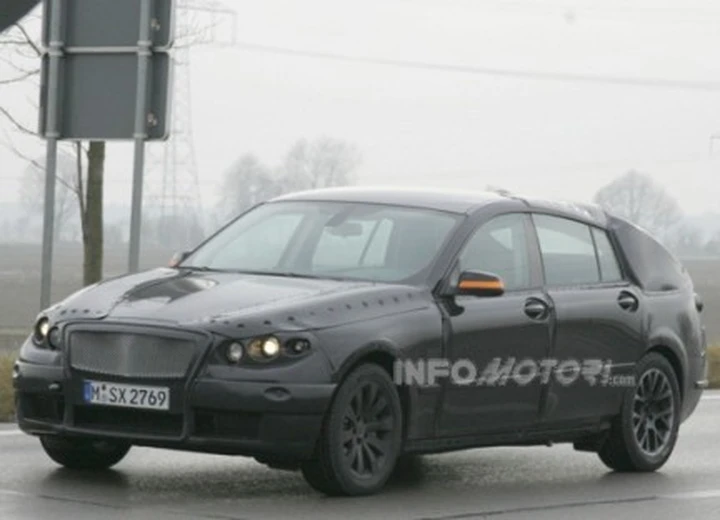 BMW V5: nuove foto spia