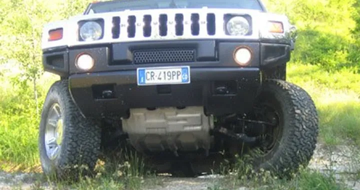 Prova Hummer H2: dettagli poco visibili
