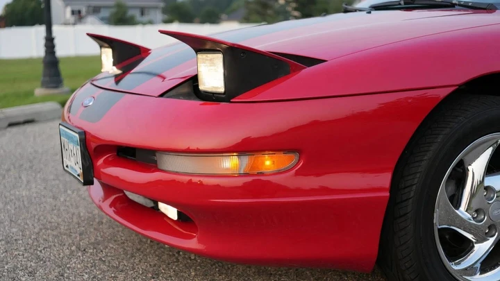 Fari a scomparsa, motore V6 giapponese e un equilibrio perfetto