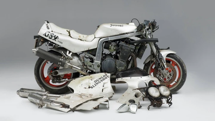 Suzuki GSX-R 1100: splendente dopo il restauro