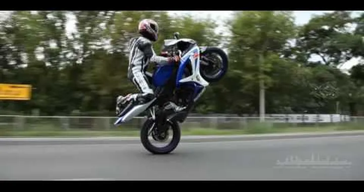 Encounter in the center of city..... - the story