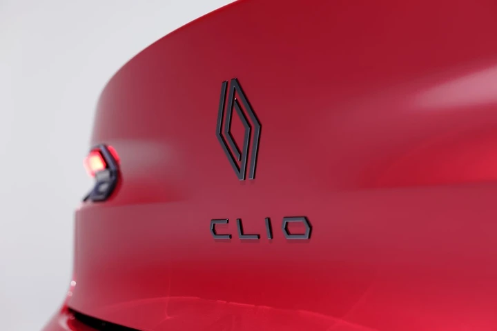 Renault introduce nella produzione Calvin 40, un robot umanoide