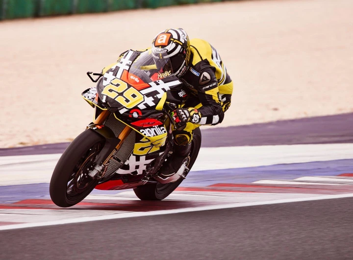 Andrea Iannone, caduta e spavento a Vallelunga