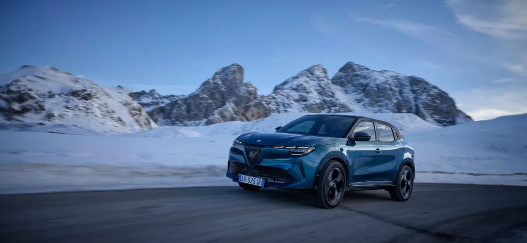 Alfa Romeo Junior Ibrida Q4, ordini aperti e prezzi del B-SUV