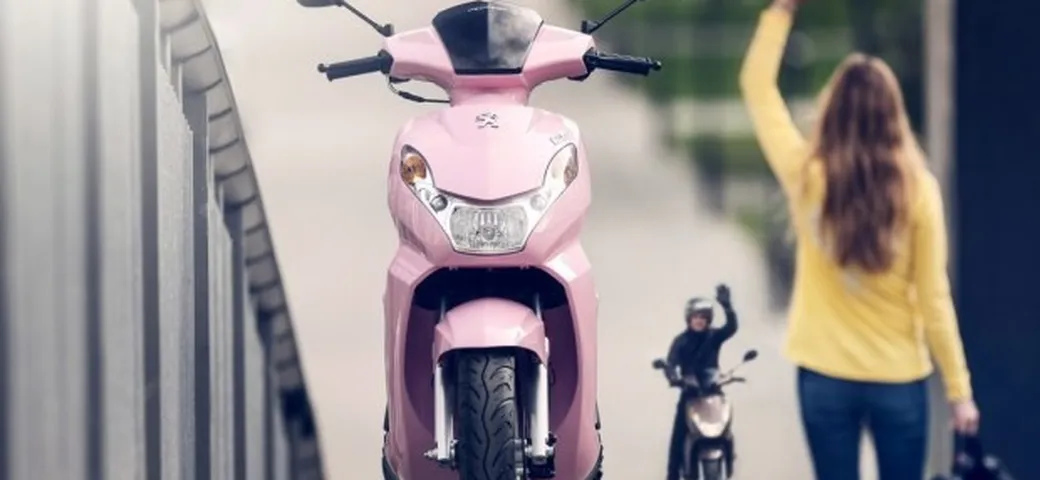Peugeot Scooter: il Kisbee 50 4T si veste di rosa