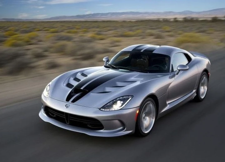 Più cavalli e nuovi allestimenti per la Dodge Viper SRT in versione 2015