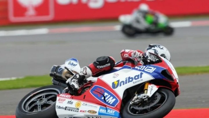 SBK, Mosca: Checa strappa la Tissot Superpole, battuti Sykes e Laverty