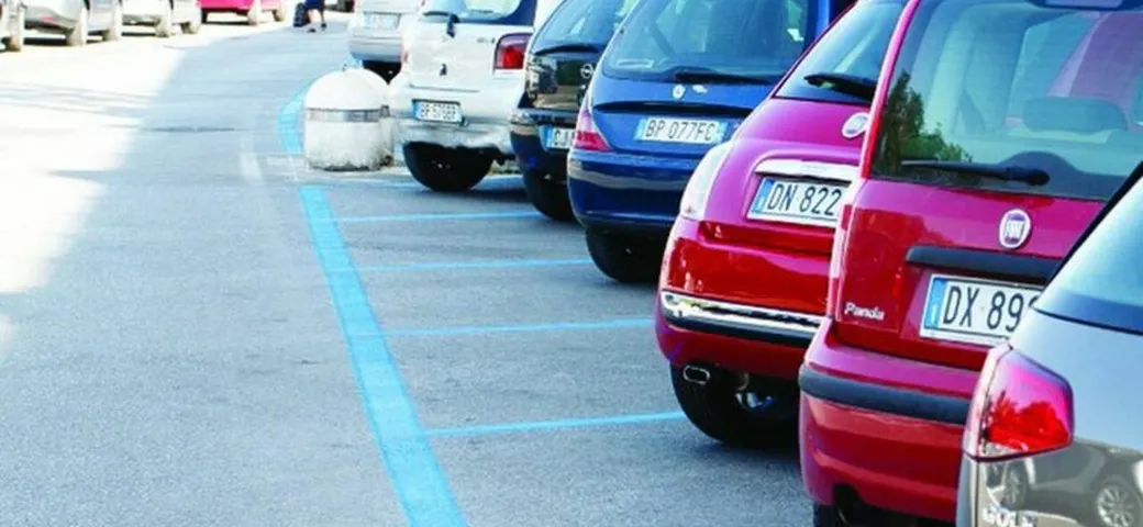 Piovono multe a Roma per auto ibride ed elettriche: come mai?