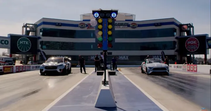Ford Mustang Mach-E 1400 vs Mustang Cobra Jet: drag race [Video]