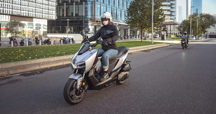 SYM Mamba 160: debutta la nuova generazione di crossover [FOTO]