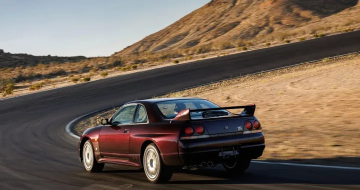 Nissan Skyline GT-R R33: in vendita un esemplare con soli 1600 km